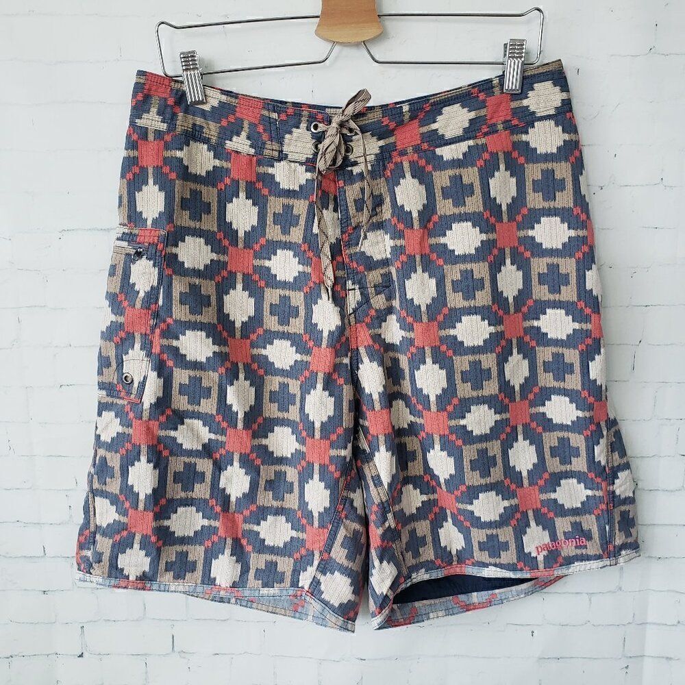 Patagonia Wavefarer Board Shorts Mens Size 34 Waist Geometric Red Gray 8" Inch